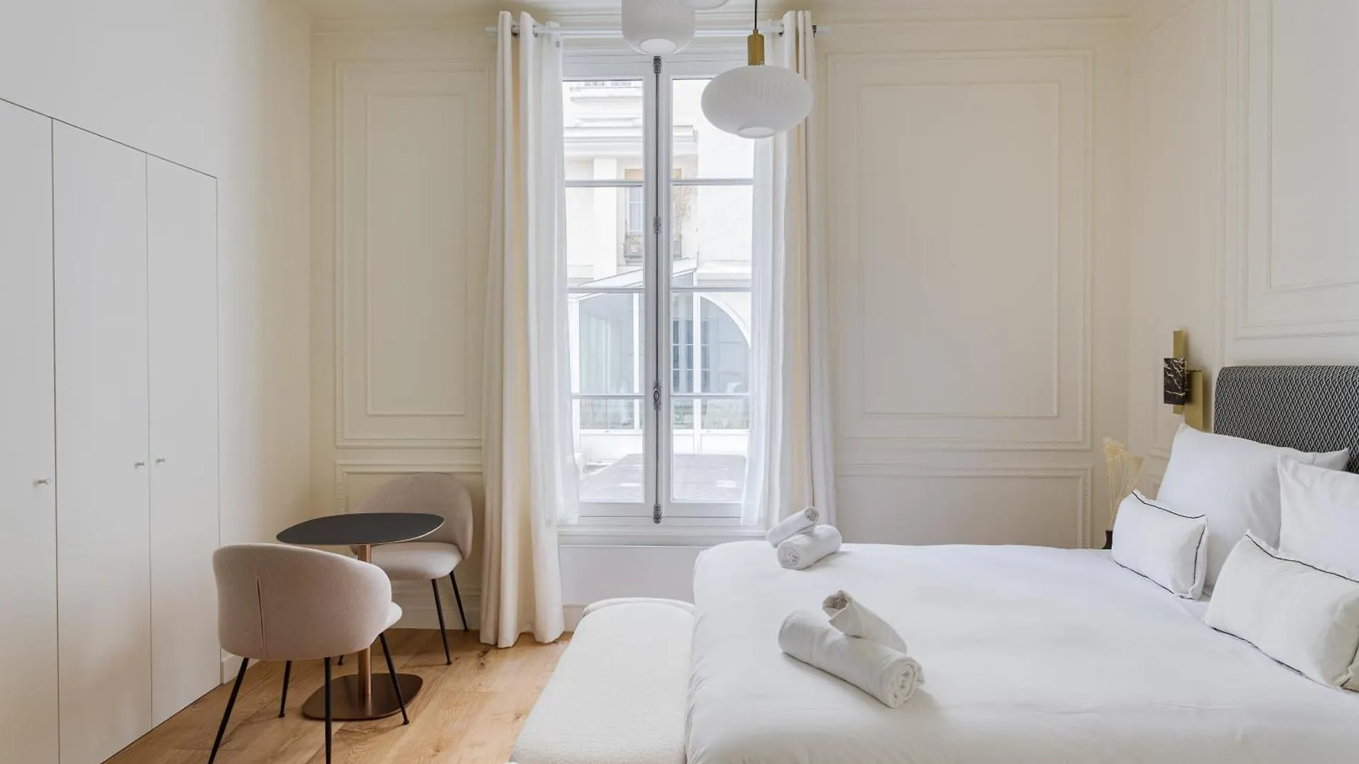 The Classy Parisian